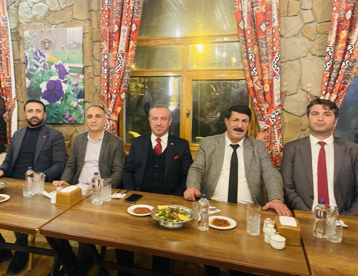 KayaZeydin's tweet photo. 📍Hakkari/Merkez

✅Sportif Faaliyetler Kulübüyle Buluşma

Belediye Başkan Adayımız Sn. İsmet ÖLMEZ ile birlikte;

Hakkari Sportif Faaliyetler Kulübünün düzenlemiş olduğu programda sporcularımızla bir araya geldik. 

Sıcak ve samimi sohbetler ettiğimiz programda sporcularımızın taleplerini dinledik.

Çocuklarımız ve gençliğimiz için Hakkari spor camiasını desteklemeye devam edeceğiz.

Her zaman sporcularımızın yanındayız. 

Sporumuza ve sporcularımıza verdiği destekleriyle gönüllerde taht kuran Belediye Başkan Adayımız Sn. İsmet ÖLMEZ’e sporcu kardeşlerimiz adına şükranlarımı sunuyorum. 

Hakkari’mizi, 1. Ligde temsil eden Hakkari Sportif Faaliyetler Erkekler Voleybol takımımıza, Bölgesel Ligde temsil eden Kadın Voleybol takımımıza ve Hakkari’mizi birçok dalda temsil eden sporcularımıza  başarılar diliyoruz. 

#HakkarideSporVar 

@Akparti 
@RTErdogan 
@ismetolmezhkr