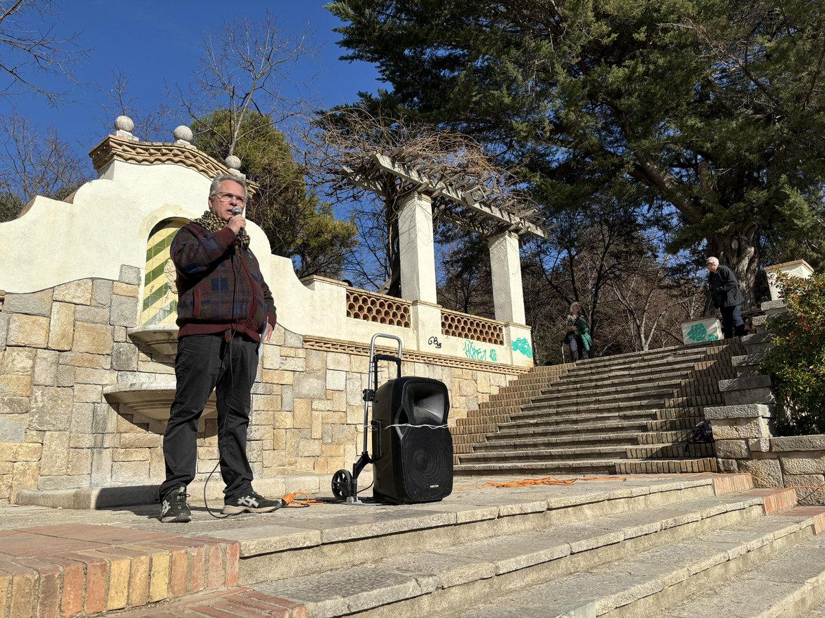 VÍDEO. Gairebé 300 estudiants de 8 instituts de la comarca han participat en una activitat del Grup de Treball Exili, Deportació i Holocaust, “Figueres 1938: Ruta a la Figueres Bombardejada”. Després de visitar espais relacionats amb la Guerra Civil, han dibuixat les siluetes
