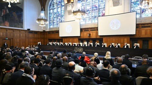 mecanoroses's tweet image. Hi. Within the past hour the ICJ in the Hague has ruled for Israel to “take measures to prevent genocide”, but what would that entail?
A little thread from someone who knows a little bit about international law and the structure of the UN, which oversees the ICJ.
#CeasefireNOW