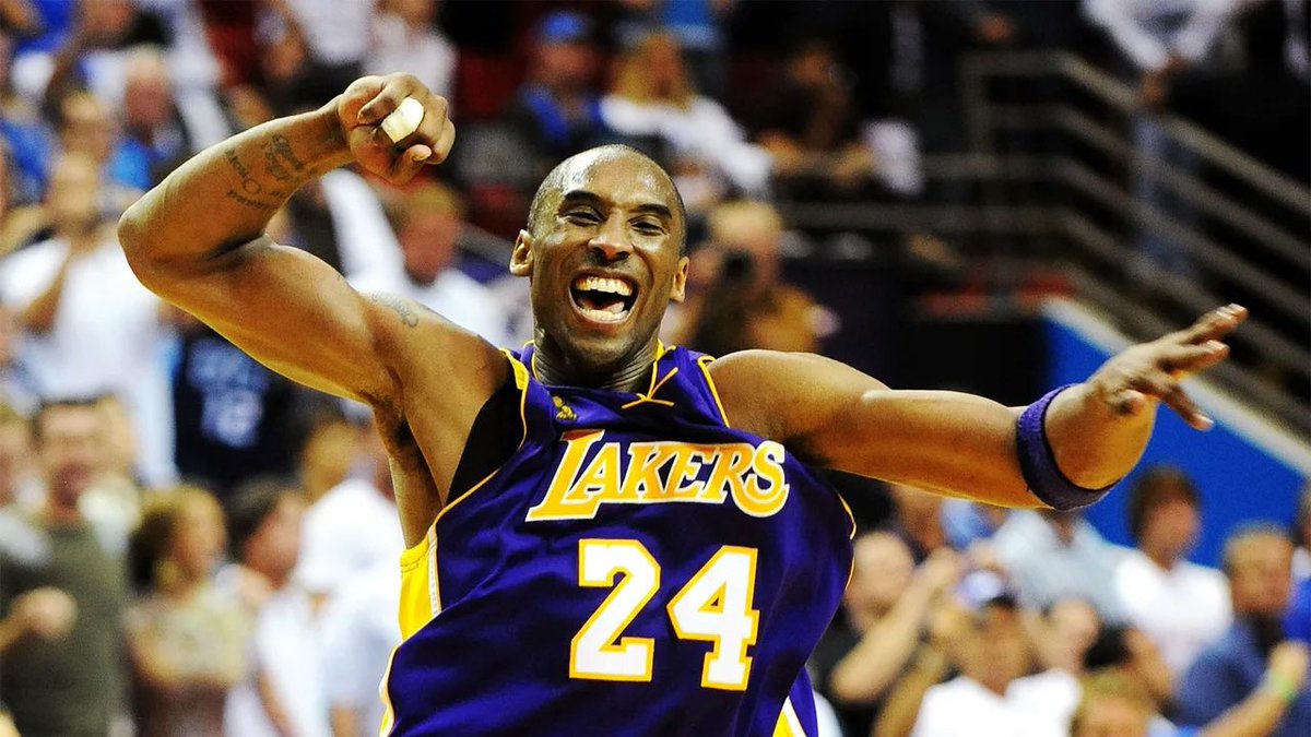 LakerCentral365's tweet photo. Legends live forever. 🙏🏾 #KobeBryant https://t.co/j9ramh016a