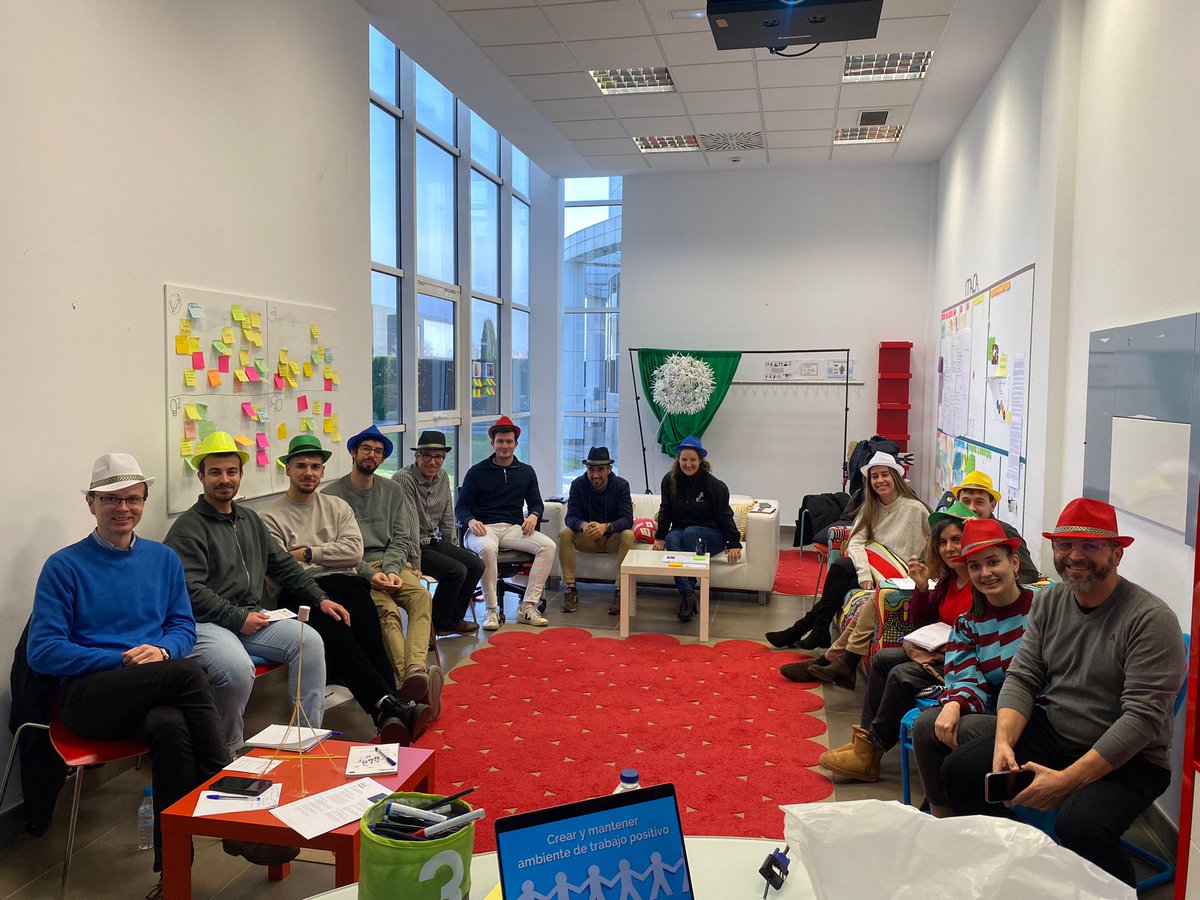 ITA_tecnologia's tweet photo. #FormaciónITA
Acabamos la semana con energía a tope y aprendiendo a liderar equipos con Javier Panzano, CEO de Taktik. Para ayudar a las empresas y profesionales a adaptarse a los procesos de transformación digital, organizacional y estratégica.
#personasITA https://t.co/fo7SLLtC4k