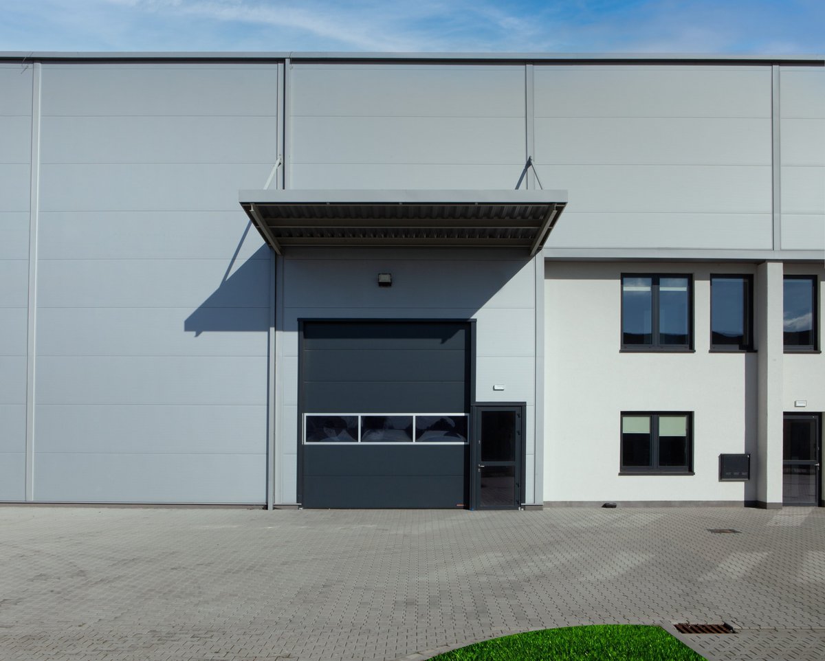 AxisProperty1's tweet photo. El dpto de industrial de @AxisProperty1  asesora el alquiler de una nave industrial de 675 m² en el P. I. de La Garena a una empresa de energías renovables.

En diciembre, cerró otras dos operaciones, una nave industrial de 1.260 m² en Algete y un bar restaurante en Alcobendas. https://t.co/5PFFNcI4Mv