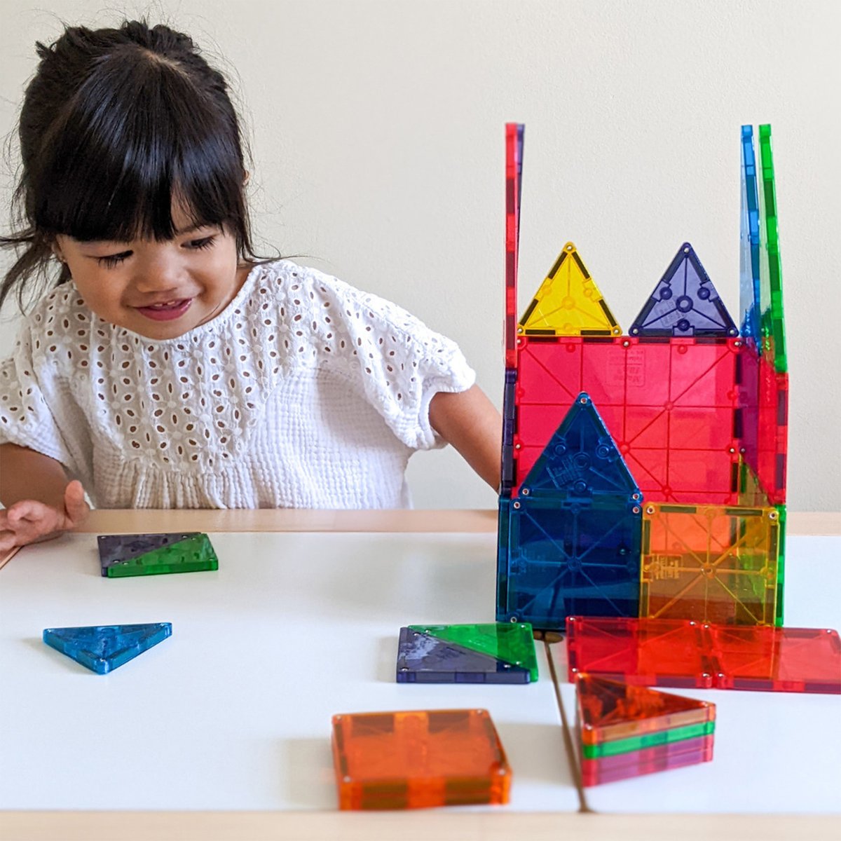 laadleeuae's tweet photo. Building blocks aren't just for play; they're tools for your child's development. These simple yet versatile toys enhance critical thinking &amp; refine dexterity.

Shop now from https://t.co/HNV2dVqECV and watch them build a brighter future! 🔗🌟

#Laadlee #BuildingBlocks #BlockToys https://t.co/ksXjH1hCWQ