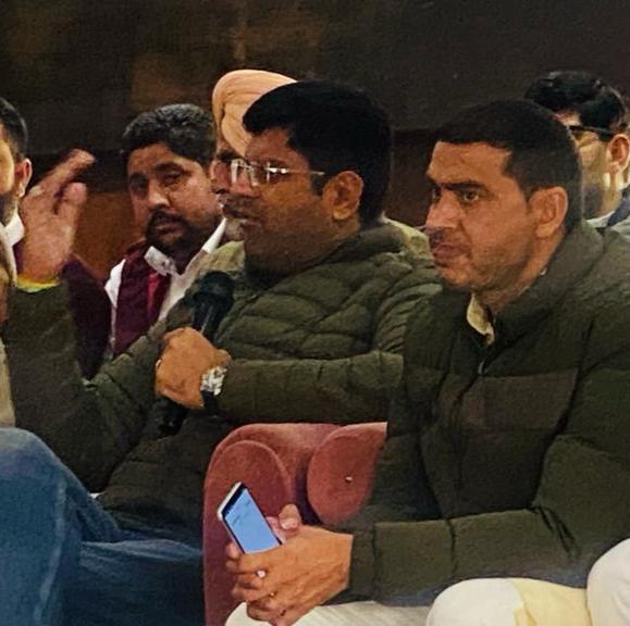 RAVINDERJJP's tweet photo. वो जितना दबायेंगे हम उतना ही निखर कर आयेंगे, वायदा है उनसे जी-जान लगाकर हम फिर माहौल बनायेंगे। कह दो खिलाफ चलने वाली हवाओं से हम फिर लौटकर आयेंगे। जय अजय सिंह, जय दुष्यंत।। https://t.co/YZHXQ6SkoI