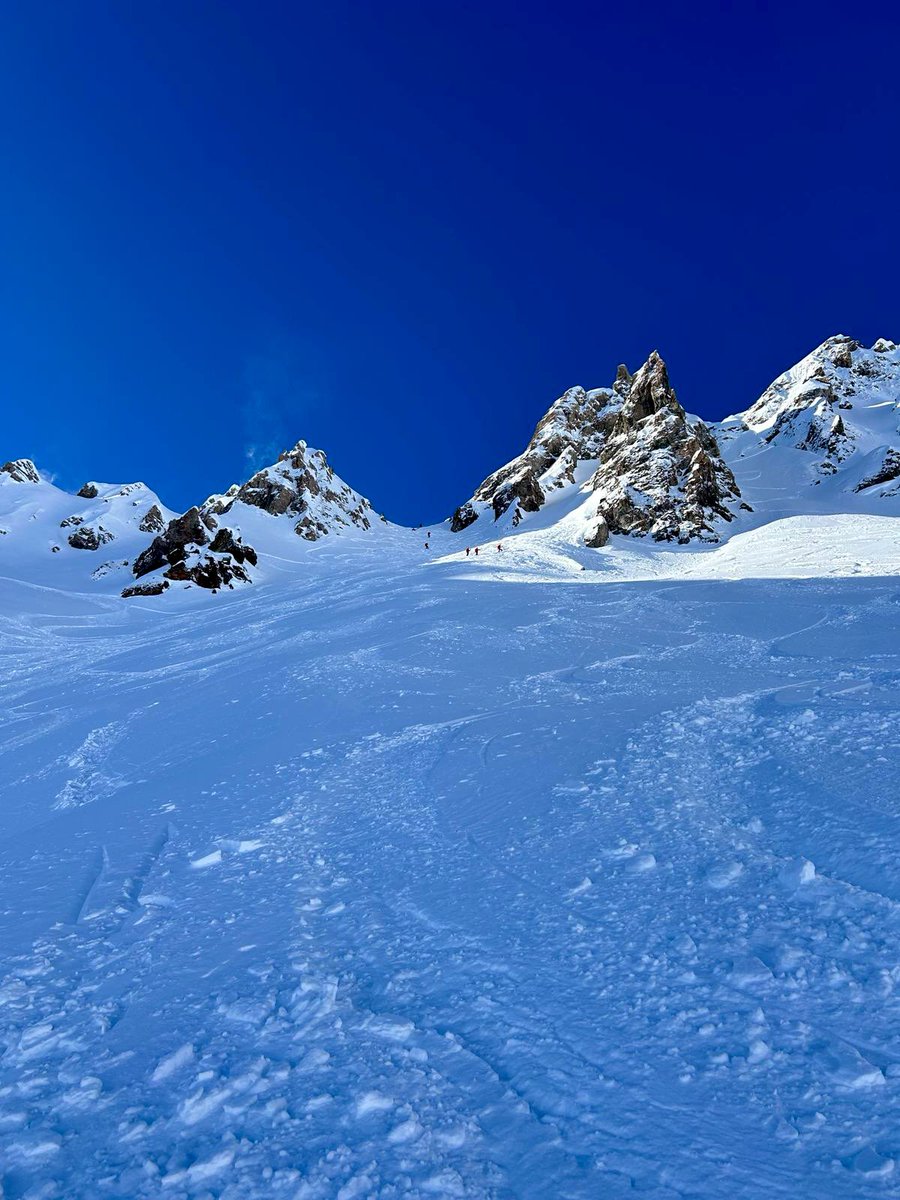 SIS_2A's tweet photo. De superbes images de la Formation de maintien et de Perfectionnement des acquis en cours pour notre équipe Secours Montagne GMSP 2A. Elle se déroule sur le domaine #Tignes val d’Isère en #savoie. https://t.co/mA0AUYpKHA
