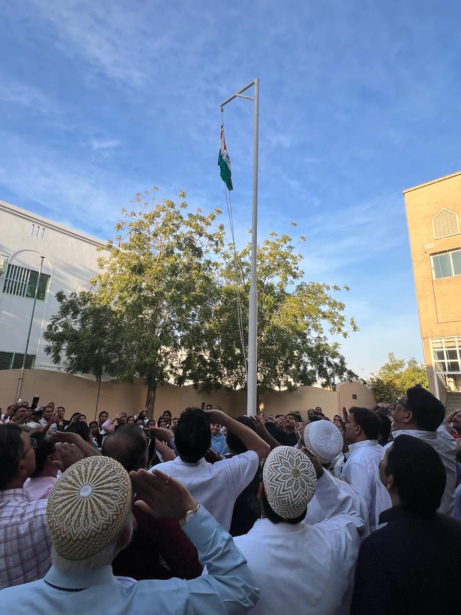 Bohras_MidEast's tweet image. Members of the #Sharjah community of @Dawoodi_Bohras were delighted to attend a flag hoisting ceremony at the Indian Association to commemorate #IndiaRepublicDay &amp;amp; celebrate their shared heritage.
