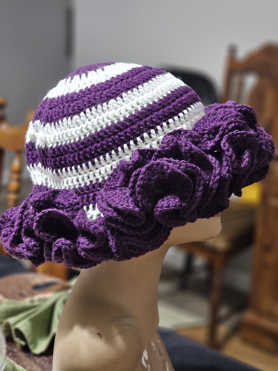 I'm back with this beautiful ruffle hat🥰🥰🥰 #Crochetbytiarra