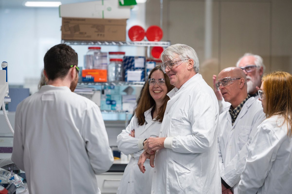 British science will help save countless lives. I saw first-hand the research at @JennerInstitute @PSIOxford @OxfordVacGroup and learnt about the game-changing R21 vaccine to work towards making malaria history