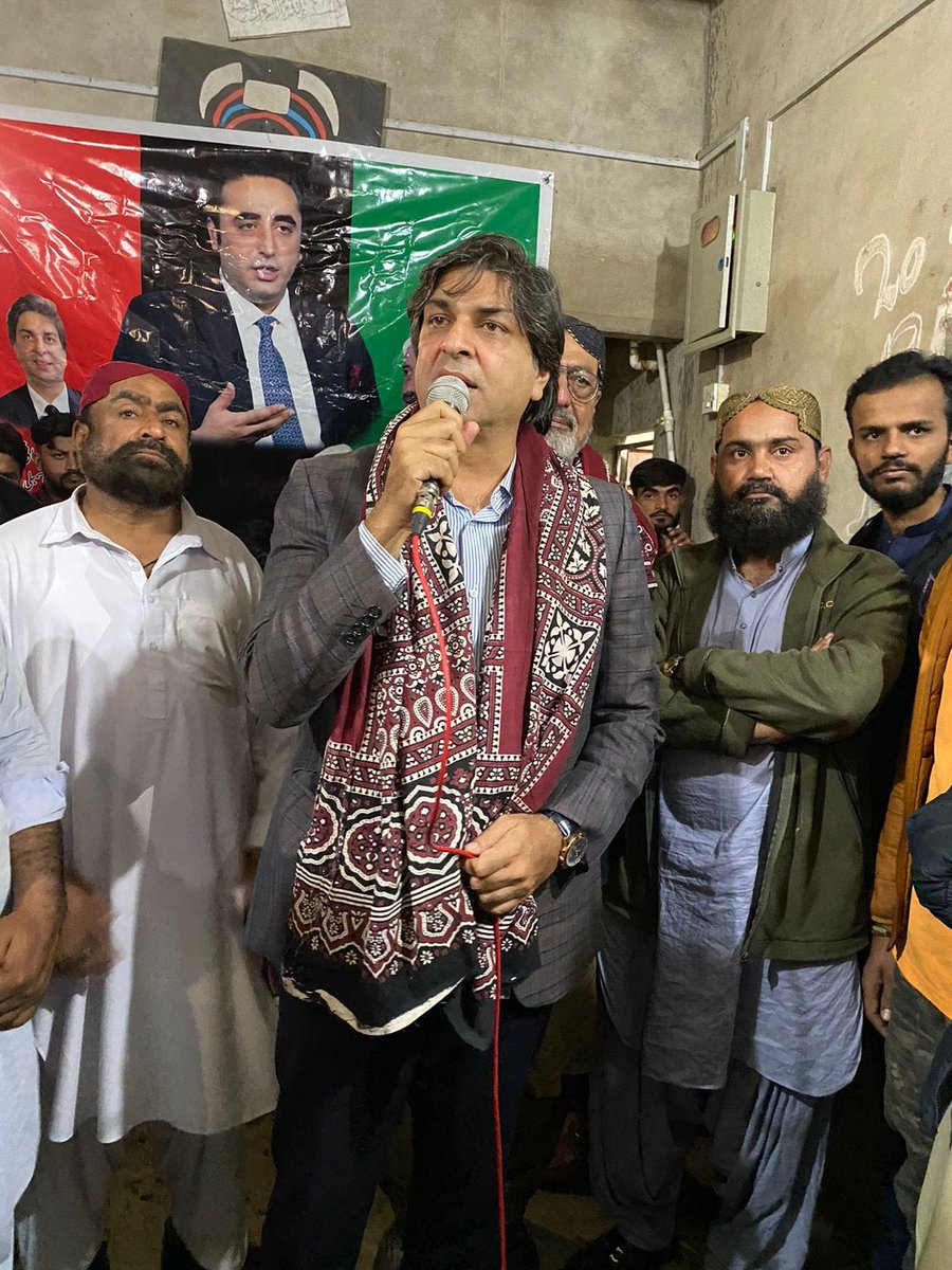 Imranmithani101's tweet photo. پاکستان پیپلز پارٹی کے امیدوار برائے صوبائی اسمبلی بیرسٹر عمران علی مٹھانی #PS101 کی طیب گوٹھ میں آمد جہاں انہوں نے ندیم جوکھیو کی میزبانی میں  منعقدہ کارنر میٹنگ میں شرکت  کی اس موقع پر  یاسین جمانی, جاوید علی مٹھانی, پرویز علی مٹھانی ,سید شہباز شفقت شاہ ، سفیع اللہ آہد جوکھیو https://t.co/Pv4GTLuV57