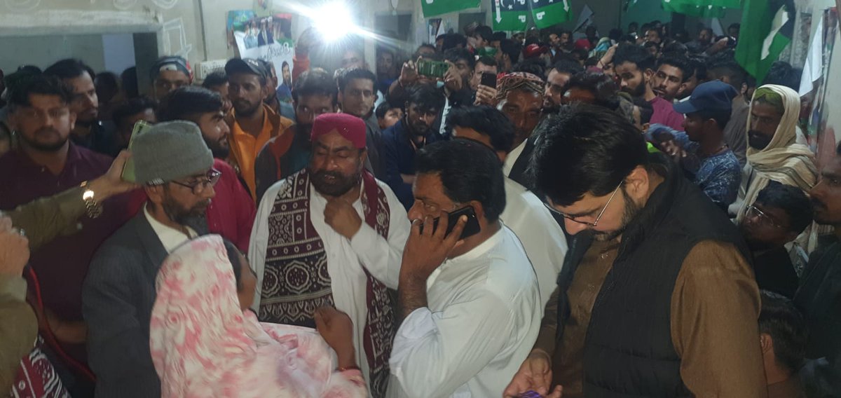 Imranmithani101's tweet photo. پاکستان پیپلز پارٹی کے امیدوار برائے صوبائی اسمبلی بیرسٹر عمران علی مٹھانی #PS101 کی طیب گوٹھ میں آمد جہاں انہوں نے ندیم جوکھیو کی میزبانی میں  منعقدہ کارنر میٹنگ میں شرکت  کی اس موقع پر  یاسین جمانی, جاوید علی مٹھانی, پرویز علی مٹھانی ,سید شہباز شفقت شاہ ، سفیع اللہ آہد جوکھیو https://t.co/Pv4GTLuV57