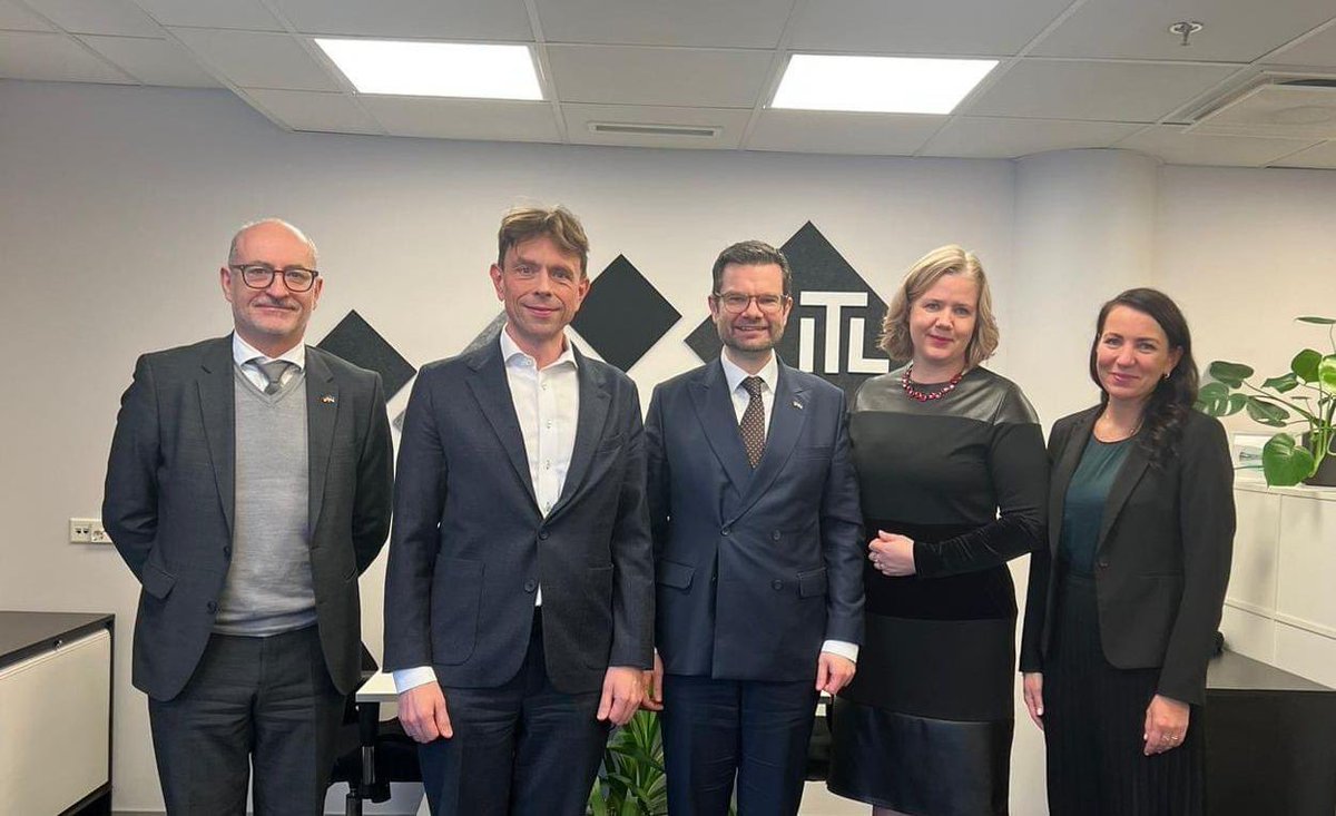 We had an honourable guest at our office! German Federal Minister of Justice Dr. Marco Buschmann wanted to meet with companies that have experience in the digitalization of the judicial system and practical experience in the implementation of AI in the public sector. #germany