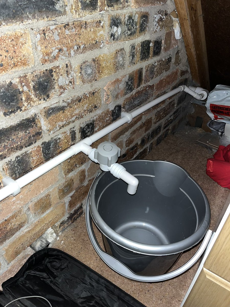 Maybe very common practice but genuinely the first time I have seen this set up in severe frost. I quite like it 👌🏻