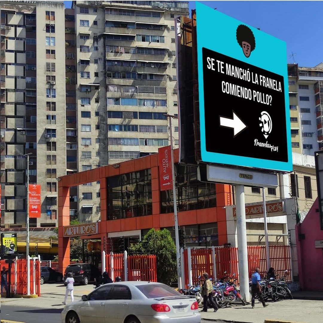franelasplay's tweet photo. Eso de las vallas de Kfc en Arturos no me parece...o si https://t.co/mbugvGxUbY