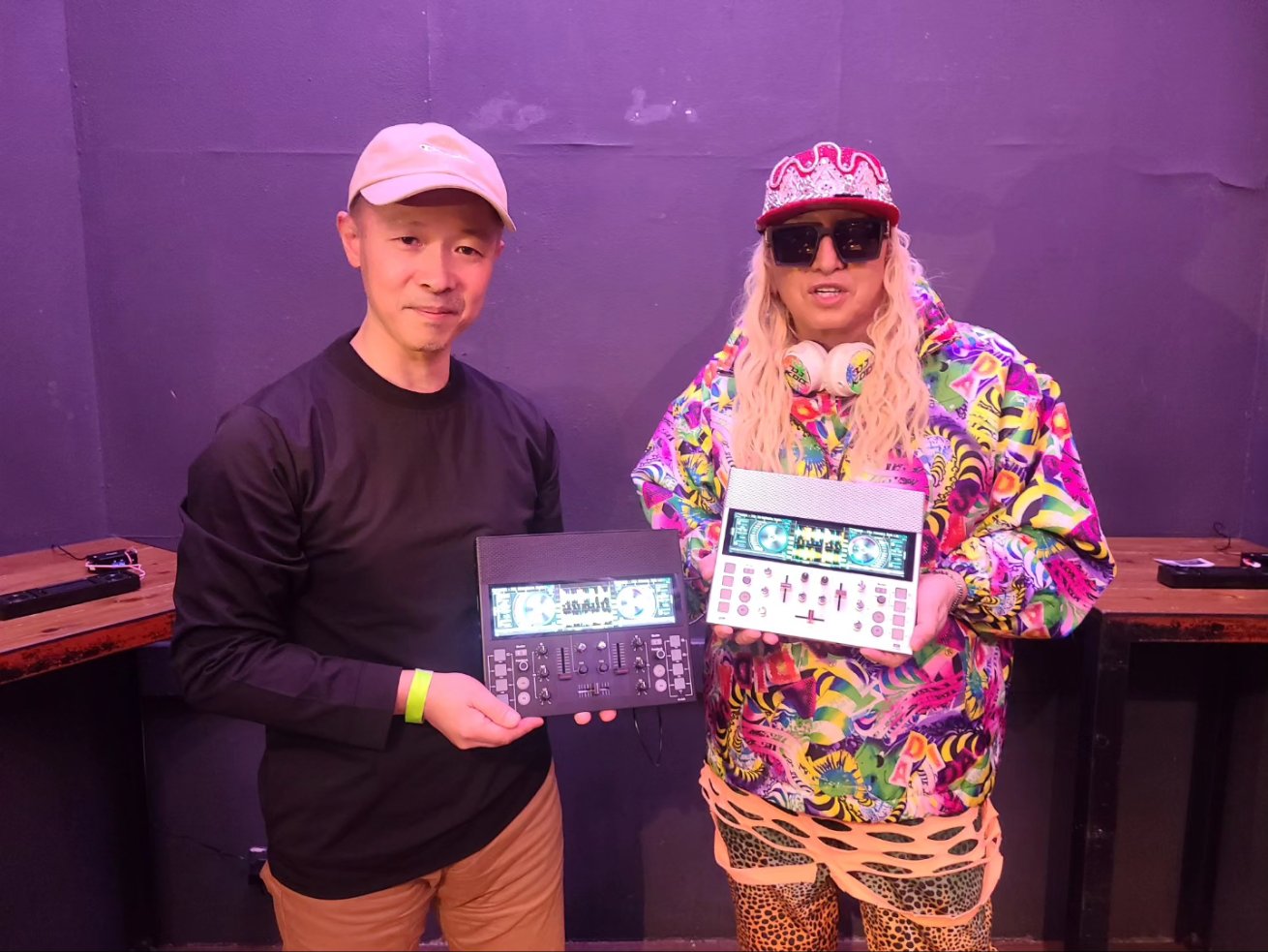 FJ1 DJコントローラー A4サイズ ブラック FJ1 DJコントローラー A4サイズ ブラック - メルカリ