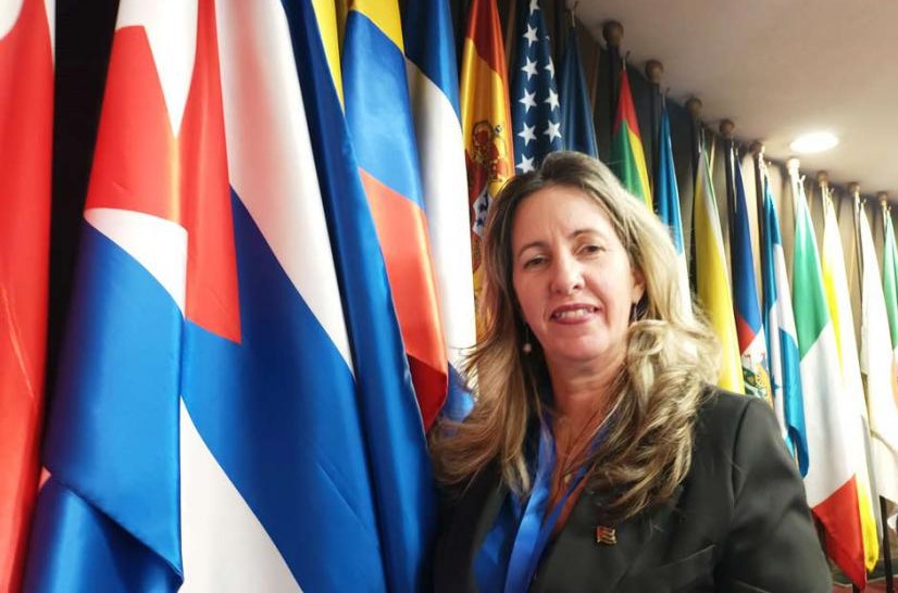 La ministra de Educación, Naima Trujillo Barreto, encabeza la delegación de #Cuba 🇨🇺 que asiste a la Reunión Extraordinaria de Ministras y Ministros de Educación América Latina y el Caribe que se celebra en Santiago de Chile.

🔗cubaminrex.cu/es/participa-c…
