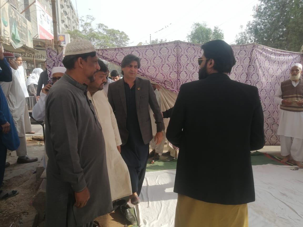 Imranmithani101's tweet photo. منیلا سنٹر 13ڈی گلشن اقبال
امیدوار برائے صوبائی اسمبلی بیرسٹر عمران علی مٹھانی حلقہ #PS101
محمد منیر کے انتقال پر ان لواحقین سے تعزیت کی اور دعائے مغفرت کی
@PPPDigitalSindh https://t.co/MFjQFZixN6