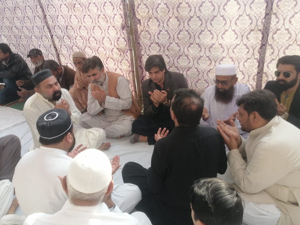 Imranmithani101's tweet photo. منیلا سنٹر 13ڈی گلشن اقبال
امیدوار برائے صوبائی اسمبلی بیرسٹر عمران علی مٹھانی حلقہ #PS101
محمد منیر کے انتقال پر ان لواحقین سے تعزیت کی اور دعائے مغفرت کی
@PPPDigitalSindh https://t.co/MFjQFZixN6