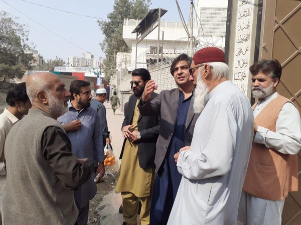 Imranmithani101's tweet photo. #uc2 #PS101  مسجد 13d2 گلشن اقبال
امیدوار برائے صوبائی اسمبلی سندھ بیرسٹر عمران علی مٹھانی صاحب حلقہ پی ایس 101 آج نماز جمعہ ادائیگی کے بعد مختلف برادریوں کے لوگوں سے ملاقات کرتے ہوئے
@PPPDigital_ https://t.co/GT3PGLvp9O
