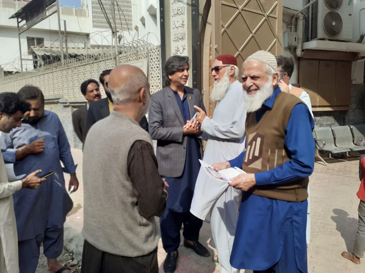 Imranmithani101's tweet photo. #uc2 #PS101  مسجد 13d2 گلشن اقبال
امیدوار برائے صوبائی اسمبلی سندھ بیرسٹر عمران علی مٹھانی صاحب حلقہ پی ایس 101 آج نماز جمعہ ادائیگی کے بعد مختلف برادریوں کے لوگوں سے ملاقات کرتے ہوئے
@PPPDigital_ https://t.co/GT3PGLvp9O
