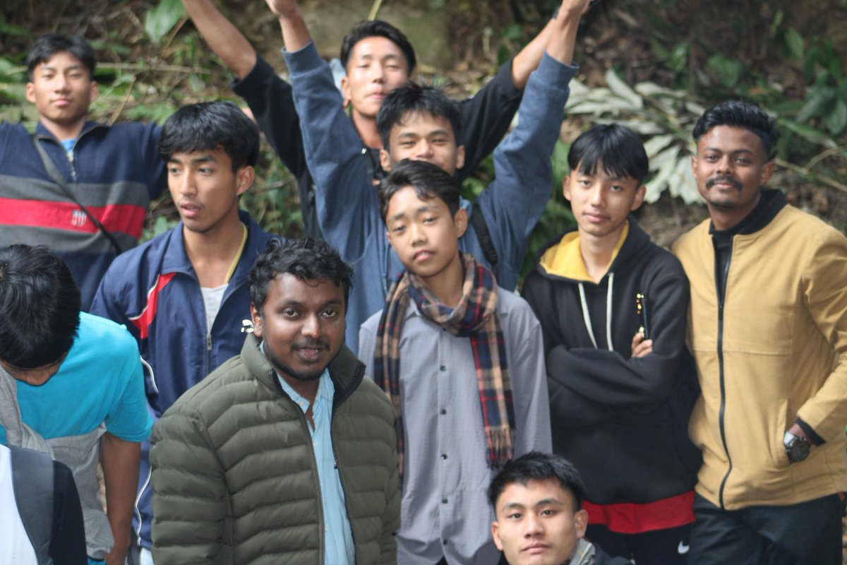 Raj_Bro_'s tweet photo. #HappyRepublicDay2024 
We the people of Arunachal Pradesh celebrate Republic day with picnic. We love our constitution. ...guys plz don't call us Chinese. We are indians. 
#ProudIndian 
#RepublicDay2024 
#Khonsa 
#HappyRepublicDayKhonsa 
#HappyRepublicDayArunachal https://t.co/duqNJcnBrF