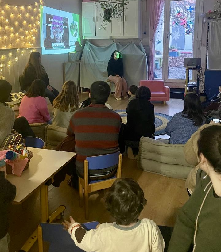 💪 RESUM d'una setmana ben intensa! 

1️⃣❤️‍🩹 Dilluns reflexionant sobre cuidar i ser cuidades amb el projecte Kúra i Dones X Can Mas! 

2️⃣👩‍👩‍👦Dt. amb la Xarxa Primera Infància aprenent sobre Intel·ligència Emocional des de la infància.

(1/5)