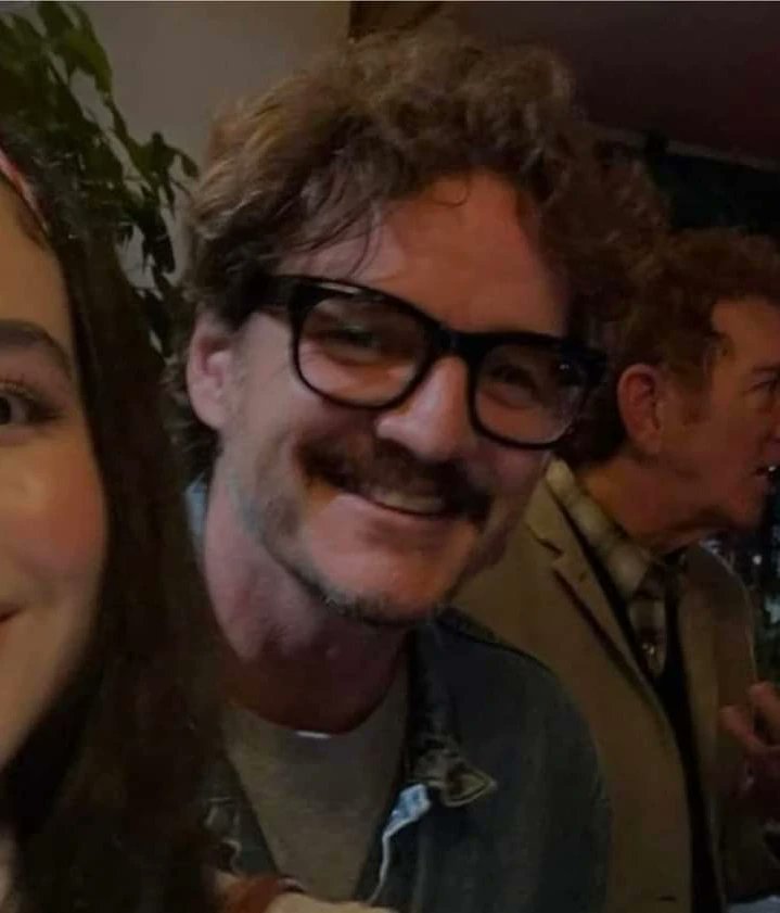 Pedrosgal69's tweet image. The Hair🥺🥺🥺🥵🥵🥵 #pascalispunk #pedropascal #WeLovePedroPascal