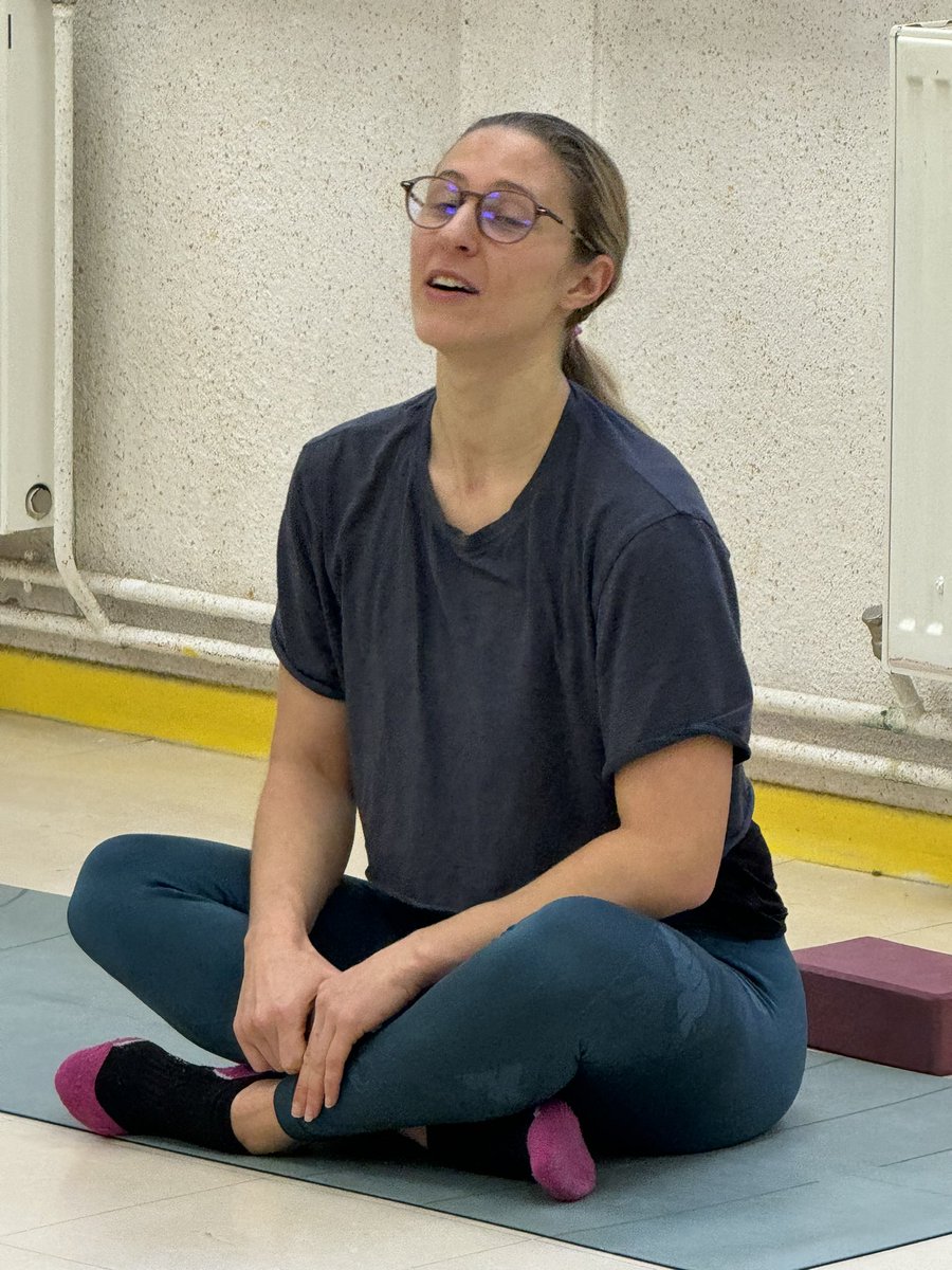 YannickKratz's tweet photo. Première séance de Yoga 🧘‍♀️ dans le cadre du projet bien-être à la SEP du lycée Teyssier. https://t.co/4tNZBJoJgi