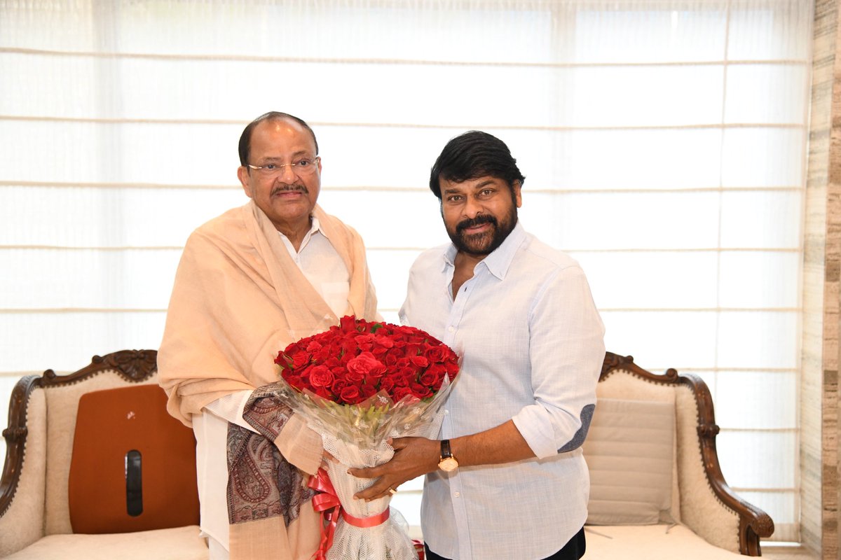 KChiruTweets's tweet photo. Shared some delightful 
and very special moments with 
Shri. @MVenkaiahNaidu garu! 

Being a fellow recipient of the prestigious honour makes the mutually congratulatory meeting extra joyous and memorable !🙏 #PadmaVibhushan https://t.co/q5yF5L2nYO