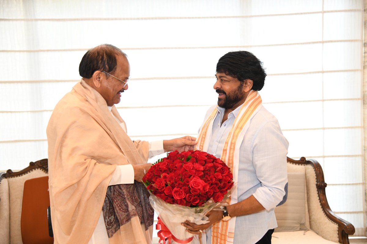 KChiruTweets's tweet photo. Shared some delightful 
and very special moments with 
Shri. @MVenkaiahNaidu garu! 

Being a fellow recipient of the prestigious honour makes the mutually congratulatory meeting extra joyous and memorable !🙏 #PadmaVibhushan https://t.co/q5yF5L2nYO