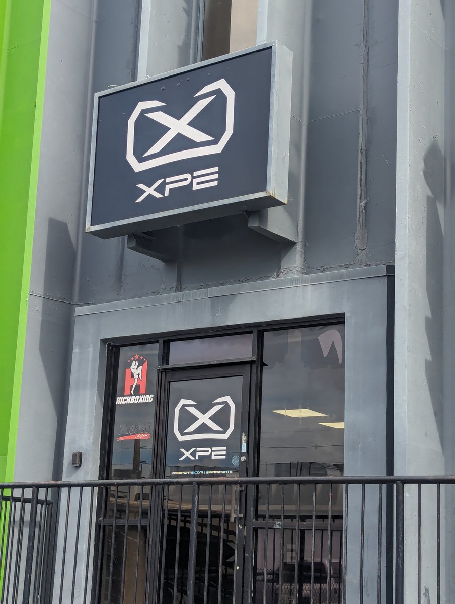DashrMPS's tweet image. Checking out the fine-tuned machine at XPE Sports! Thank you @Tony_Villani_ for hosting us! Great things to come!! Always a great day when you get to meet up with @markhoover71, Dave (we almost got a smile out of him) and Marli 
@DaveJacob360 #c360 #Dashr @SimpliFaster