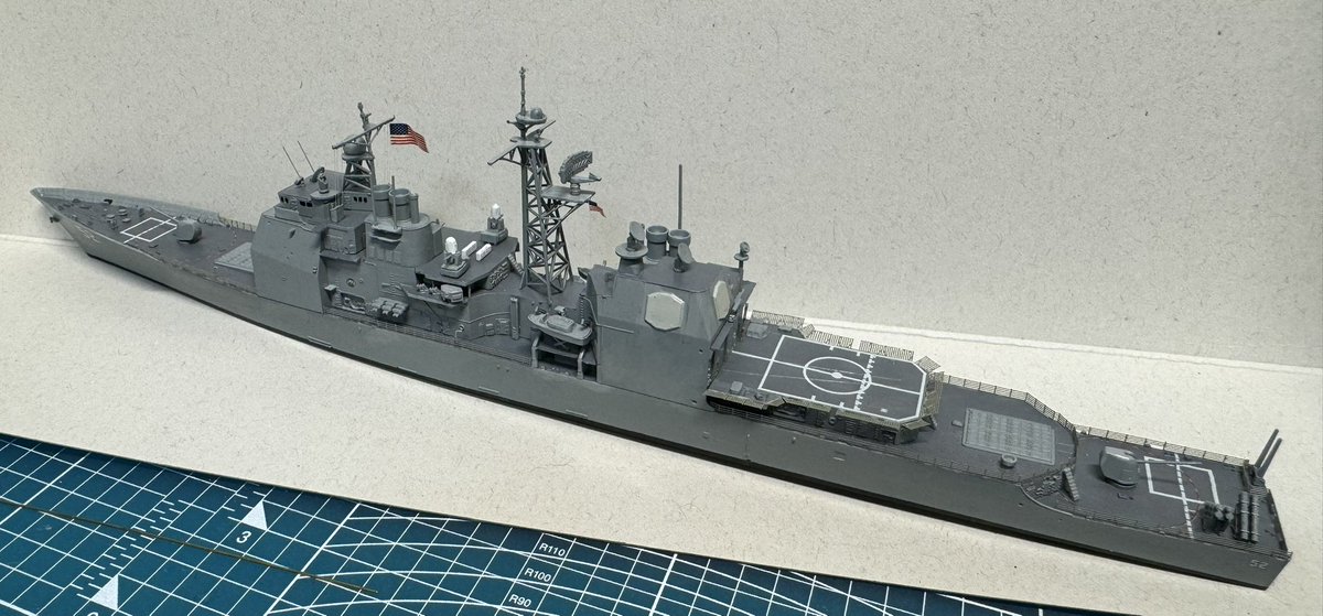 フライホーク 1/700 CG-52 バンカーヒル
初期のタイコンデロガを再現
3Dパーツが成形不良だったので、プラマストをメインに切り貼り
エッチングも通常版のやつのみ使用
出来としてはかなりいい
このキットをベースに最終時を再現しよう(白目
#艦船模型
#USSBUNKERHILL