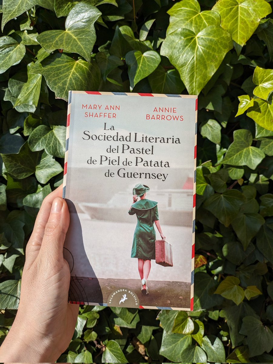 swamnesy's tweet photo. "Eso es lo que me encanta de la lectura: uno encuentra en un libro un detalle que le despierta interés, y ese detalle lo lleva a otro libro, y allí encuentra otro detalle que lo lleva a un tercer libro. Es una progresión geométrica". #libritos https://t.co/exNRRz373t