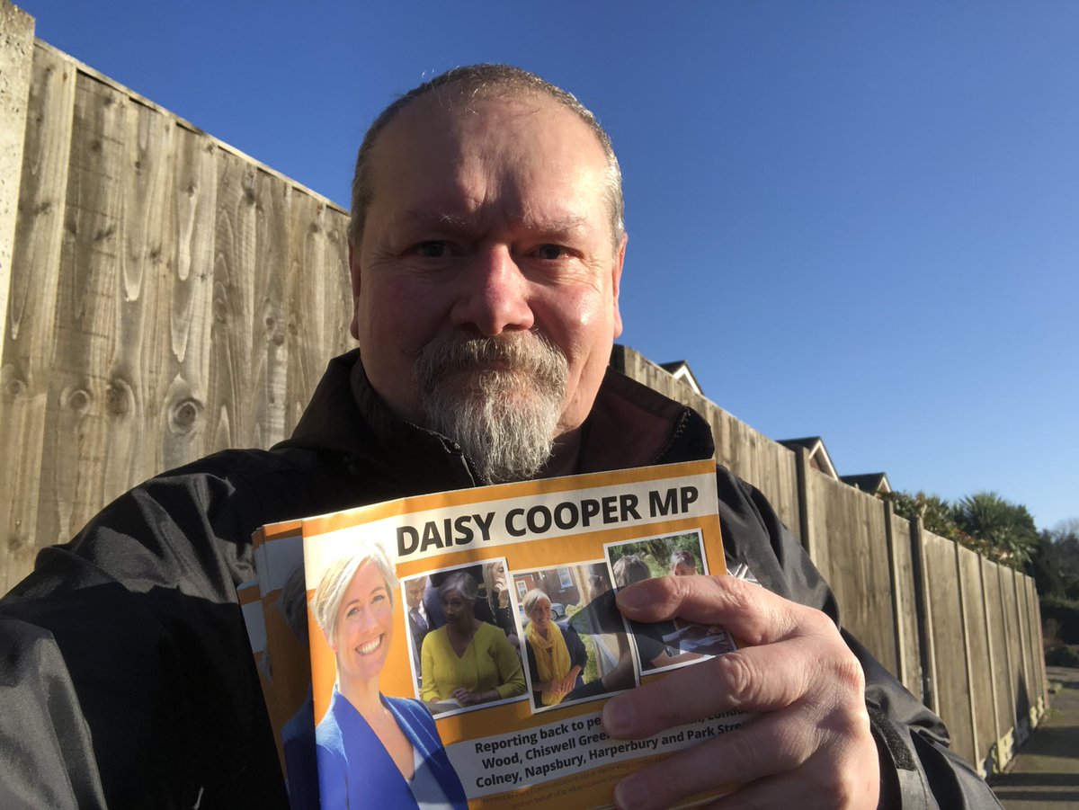 StephenCavinder's tweet image. Lovely bright &amp;amp; breezy morning for a quick delivery in #BricketWood. Lovely comment from resident - keep doing what you’re doing. #LibDemAction #KeepingInTouch #AllYearRound @StAlbansLDs