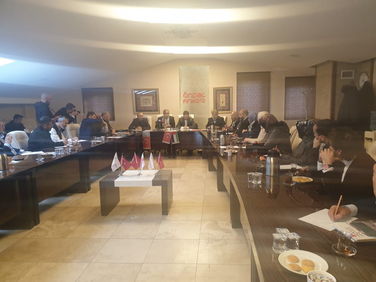 Filistin için tek yüreğiz 🇹🇷🇵🇸

Çocukların öldürüldüğü bir zamanda sessiz kalmak, suça ortak olmaktır!

ASTP bünyesindeki STK temsilcilerine yönelik düzenlenen soykırımcı İsrail'in Gazze Şeridi'ne yönelik saldırılarına ilişkin bilgilendirme toplantısına katıldık.

<a href="/haliletyemez/">🇹🇷Halil Etyemez .</a>