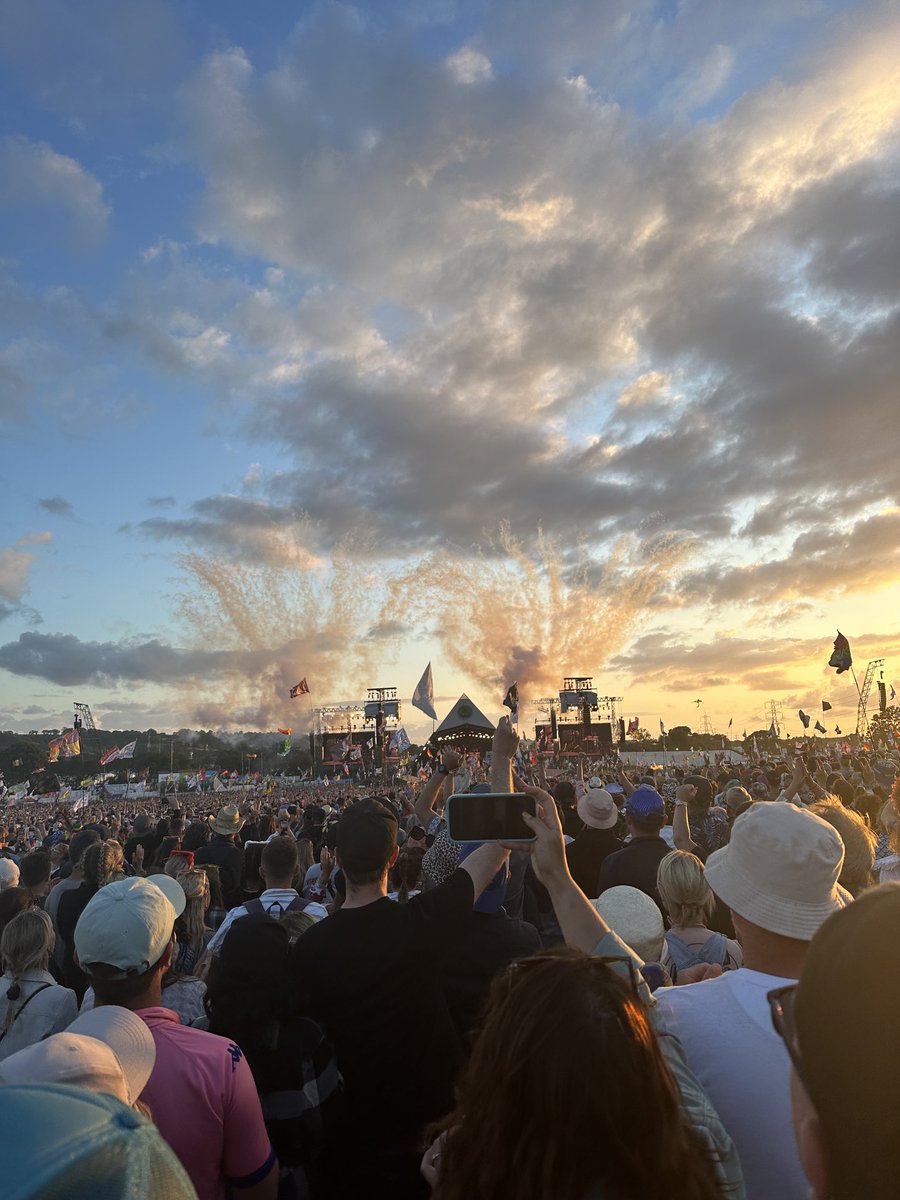 Oh to be pissed in this field with your mates, tinnies, music and sunshine eh? 🥲 🍻

Since Glasto 2023 we’re 59% of the way there - but who’s counting..

#Glastonbury #Glasto
