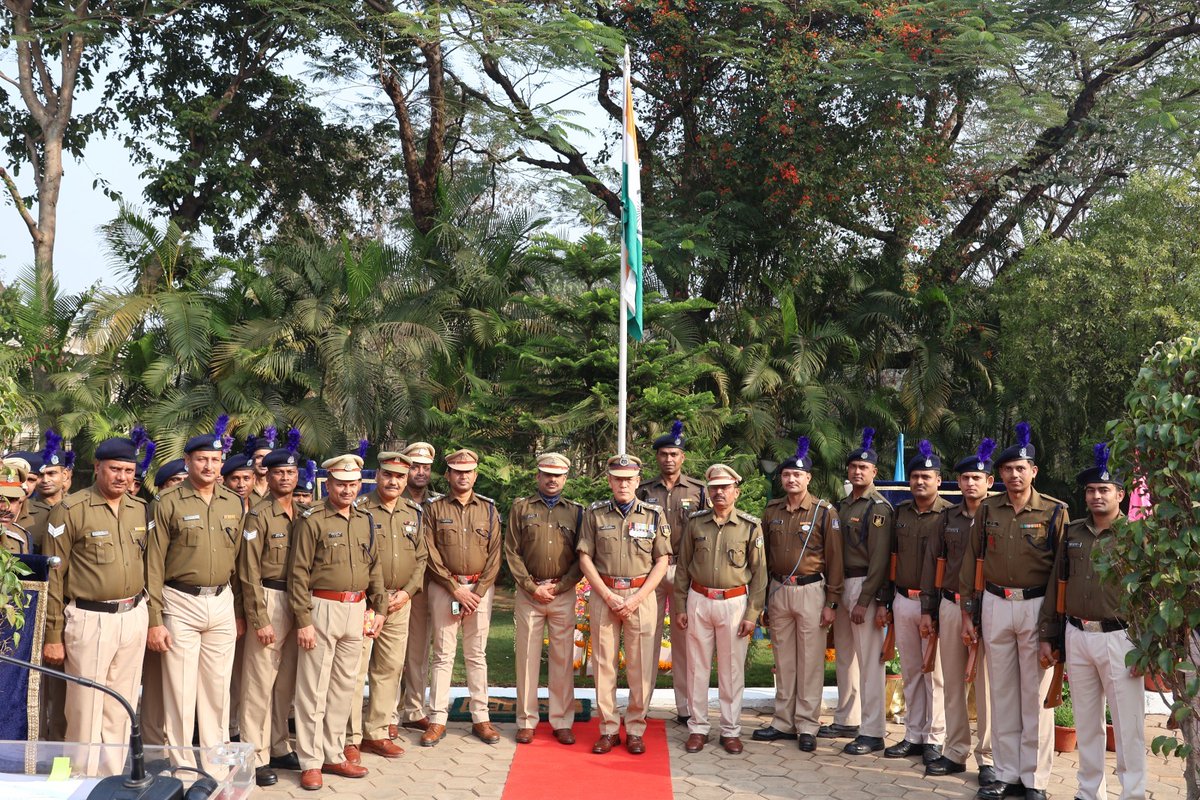 CRPF_Jharkhand's tweet photo. Let the tricolor🇮🇳 wave high,symbolizing the strength, courage, and unity of our great nation & echoing the spirit of our constitution. United under the National flag, may we all progress towards a prosperous future.
#Service_Loyalty
#Nation_First
#RepublicDay2024
#JaiHind 🇮🇳 https://t.co/C5BLyHeqvL