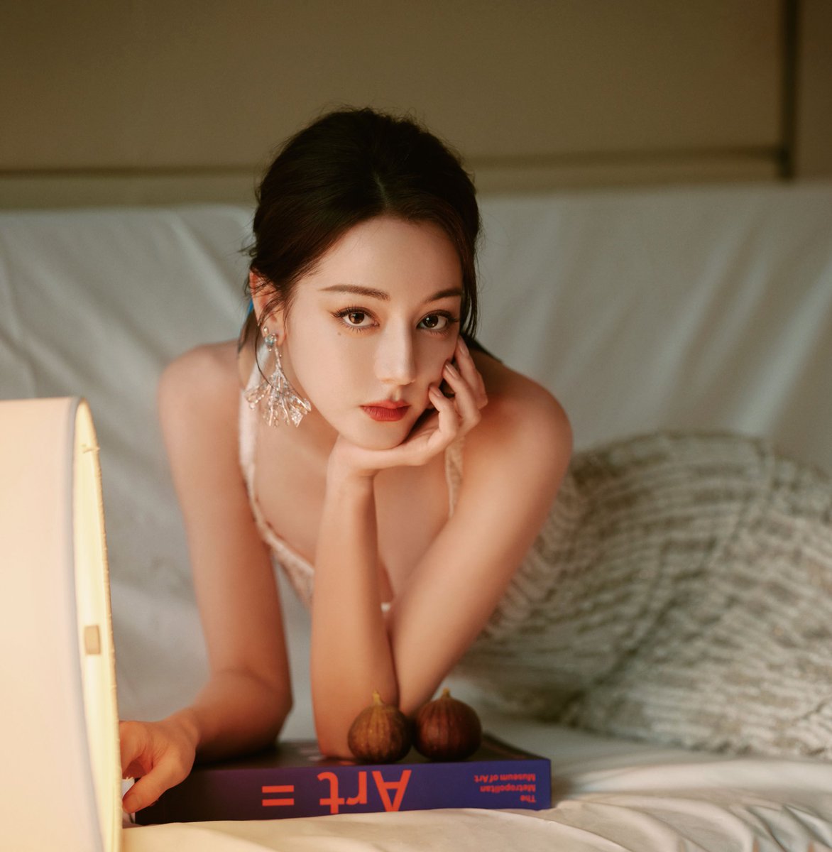 dramapotatoe's tweet photo. #Dilireba for a Kronenbourg 1664 livestream

More snaps - https://t.co/AUyoVaJiFO https://t.co/N1BjH5D24G