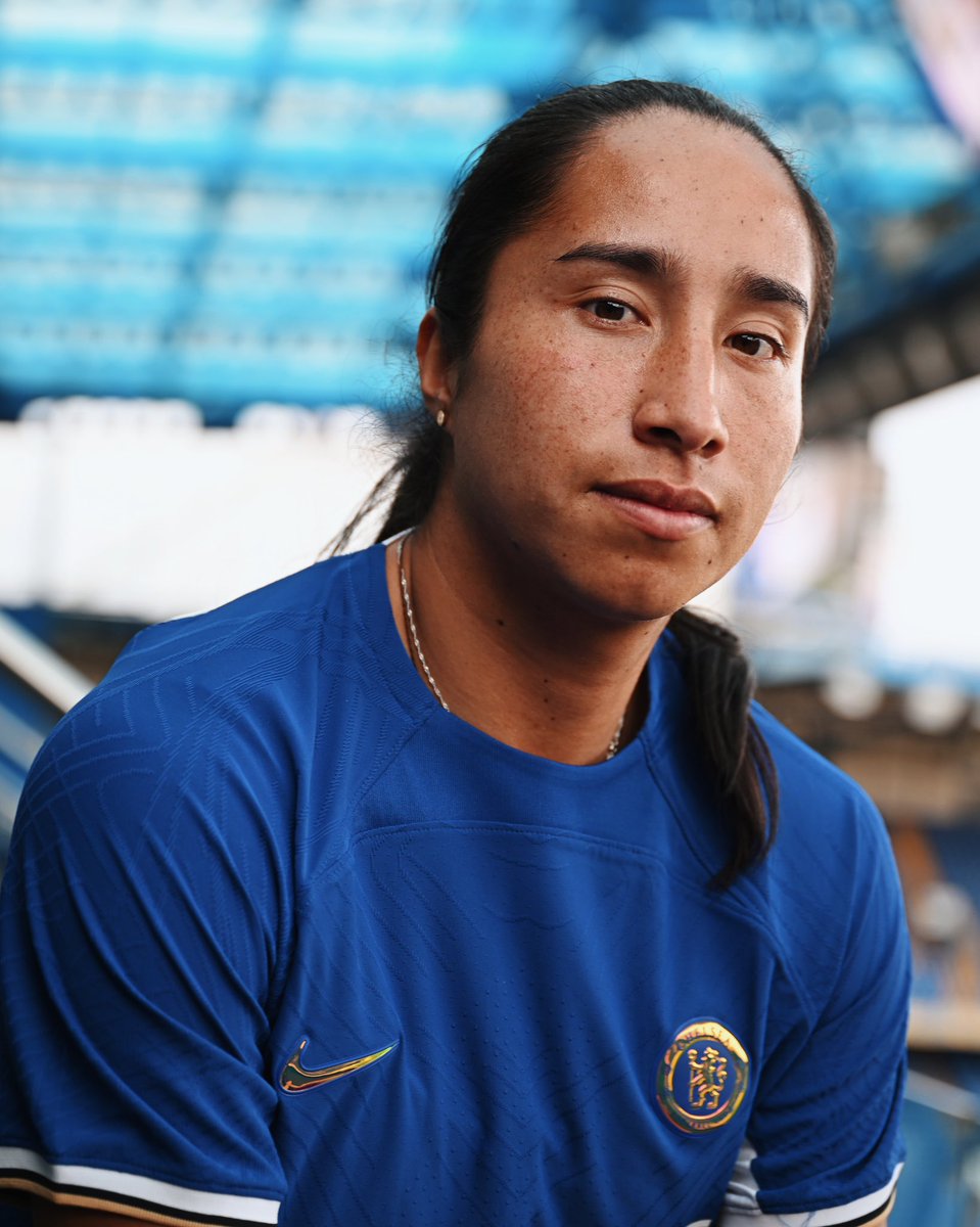 ChelseaFCW's tweet photo. Up close with our new Blue. 📸

#HolaMayra https://t.co/G3dqCJ2JyY