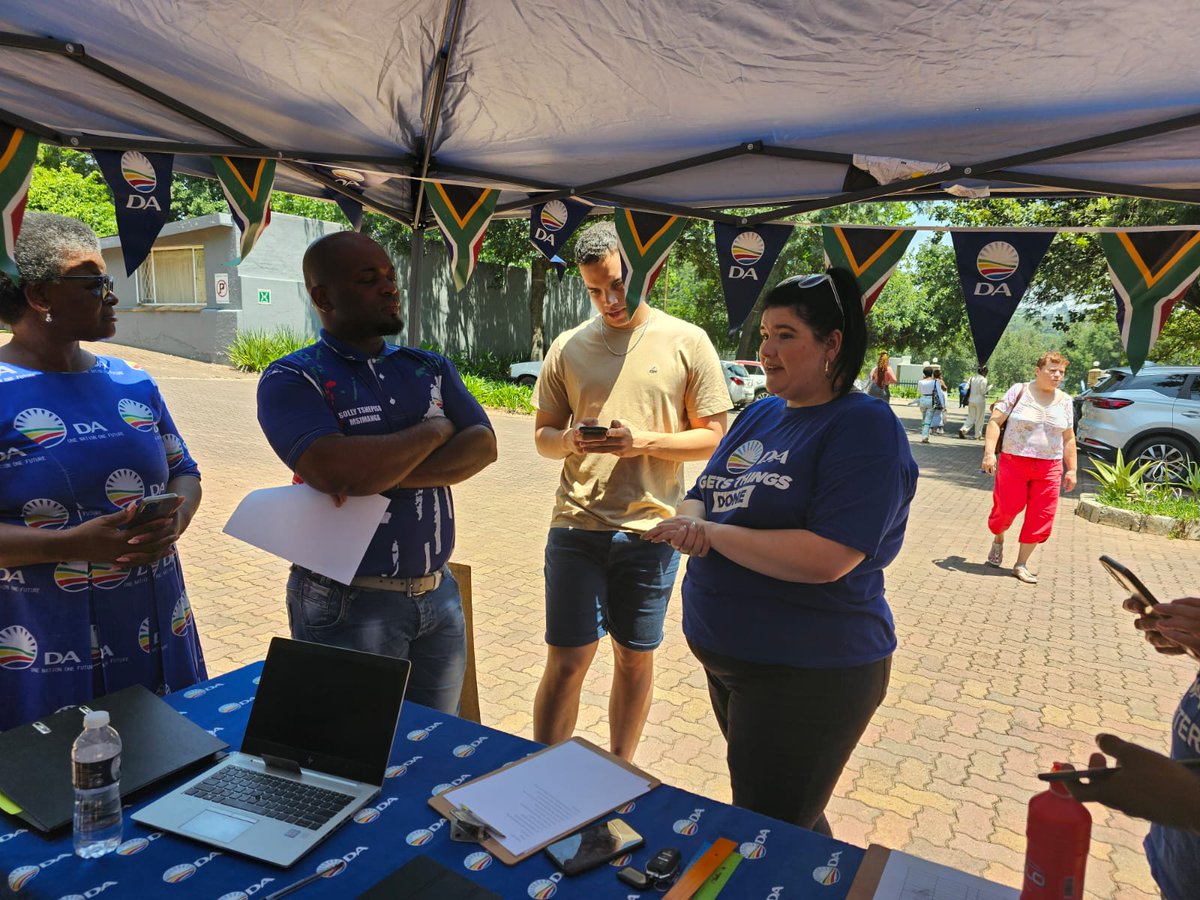 DAGauteng's tweet image. Let's win Gauteng and correct the injustices in our communities.

We can only achieve this if you register to vote DA and bring a friend or two with you. 1+1=WIN.

Get help registering to vote here: check.da.org.za.

#GoingForTheWin
#EachOneBringOne 
#PowerToTheRegistered
