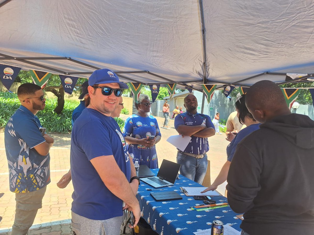 DAGauteng's tweet image. Let's win Gauteng and correct the injustices in our communities.

We can only achieve this if you register to vote DA and bring a friend or two with you. 1+1=WIN.

Get help registering to vote here: check.da.org.za.

#GoingForTheWin
#EachOneBringOne 
#PowerToTheRegistered