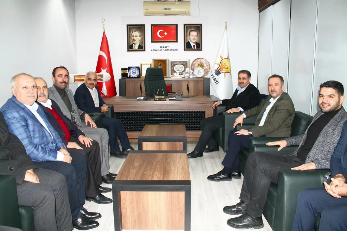 AvHalilFirat's tweet photo. AK Parti Adıyaman İl Başkanlığımızı ziyaret ederek Her daim birlikte yol yürümekten gurur duyduğumuz İl Başk. @e_ebulucu  Beld. Başk. Adayımız @ziya_polat Merk.İlçe Başk. @ZiyaBasaran Gençlik Kol. Başk. @mevlutkustepe Kadın Kol. Başk. @AvSalihaDiler ve teşkilatımızla bir aradayız https://t.co/9yGsvJXbf0