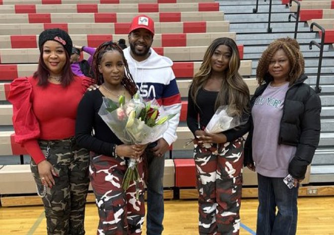 Plainfieldrises's tweet image. C/o 2024! Congrats to our wonderful PNHS STEP Team Seniors! 🎉#onceatigeralwaysatiger #seniors #stepteam