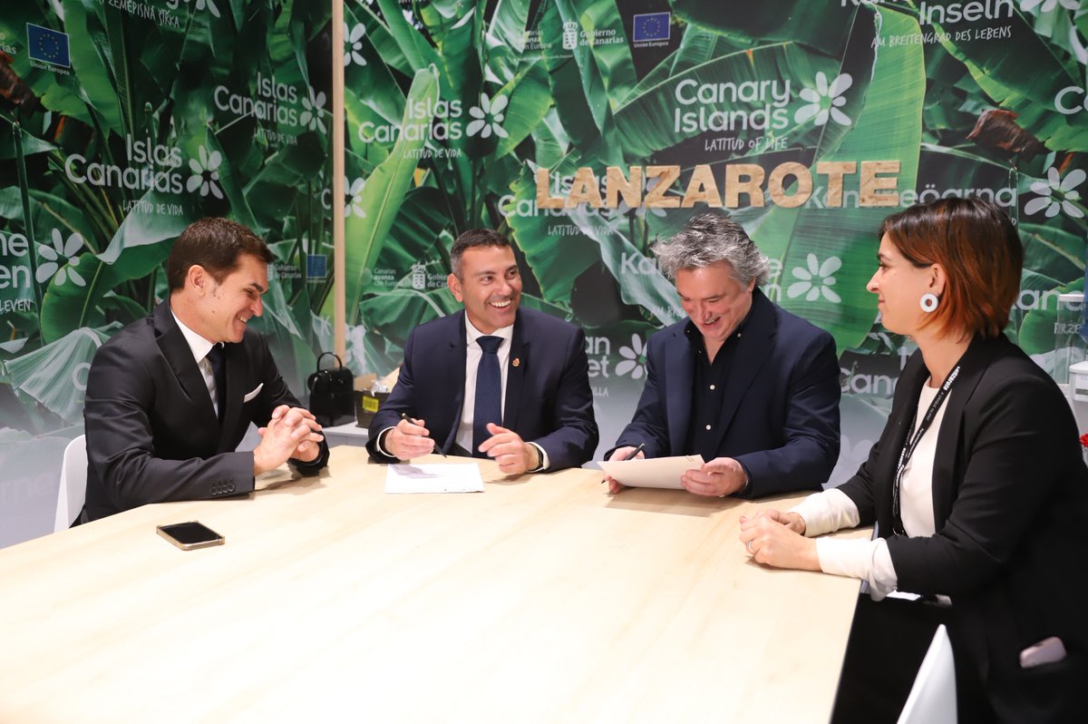 Lanzarote Film (@lanzarotefilm) on Twitter photo 🌎📽️En el marco de @FITUR, el <a href="/FesTVal/">FesTVal</a> de Televisión de Vitoria-Gasteiz y #LanzaroteFilm hemos formalizado un acuerdo de colaboración para seguir impulsando la industria audiovisual en la Isla, y no podríamos estar más felices por ello 🤭👏🏽
Más info⤵️
corporativa.turismolanzarote.com/lanzarote-se-p… 🌎📽️En el marco de @FITUR, el <a href="/FesTVal/">FesTVal</a> de Televisión de Vitoria-Gasteiz y #LanzaroteFilm hemos formalizado un acuerdo de colaboración para seguir impulsando la industria audiovisual en la Isla, y no podríamos estar más felices por ello 🤭👏🏽
Más info⤵️
corporativa.turismolanzarote.com/lanzarote-se-p…