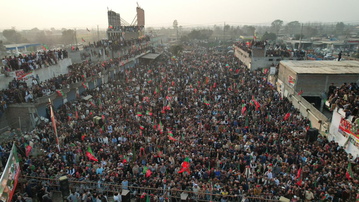 PTIofficial's tweet image. مالاکنڈ: درگئی میں تحریک انصاف کا ورکرز کنونشن جلسے کی شکل اختیار کر گیا۔ ہزاروں کی تعداد میں لوگ جلسہ گاہ میں موجود۔#فروری8_عوامی_ریفرنڈم

این اے 9: انتخابی نشان ریکٹ 
 پی کے 23: انتخابی نشان ڈولفن (مچھلی)
پی کے 24: انتخابی نشان گھڑیاں