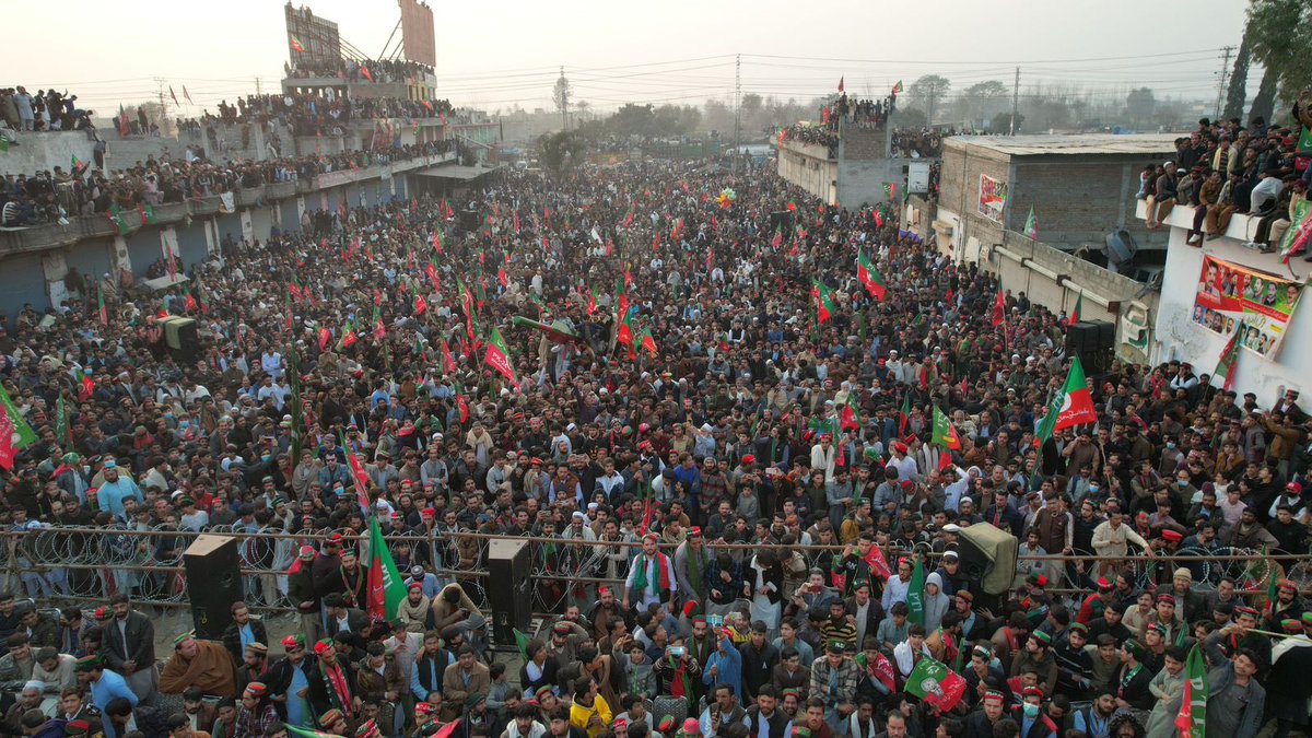 PTIofficial's tweet image. مالاکنڈ: درگئی میں تحریک انصاف کا ورکرز کنونشن جلسے کی شکل اختیار کر گیا۔ ہزاروں کی تعداد میں لوگ جلسہ گاہ میں موجود۔#فروری8_عوامی_ریفرنڈم

این اے 9: انتخابی نشان ریکٹ 
 پی کے 23: انتخابی نشان ڈولفن (مچھلی)
پی کے 24: انتخابی نشان گھڑیاں