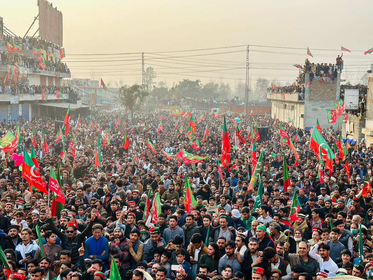 PTIofficial's tweet image. مالاکنڈ: درگئی میں تحریک انصاف کا ورکرز کنونشن جلسے کی شکل اختیار کر گیا۔ ہزاروں کی تعداد میں لوگ جلسہ گاہ میں موجود۔#فروری8_عوامی_ریفرنڈم

این اے 9: انتخابی نشان ریکٹ 
 پی کے 23: انتخابی نشان ڈولفن (مچھلی)
پی کے 24: انتخابی نشان گھڑیاں