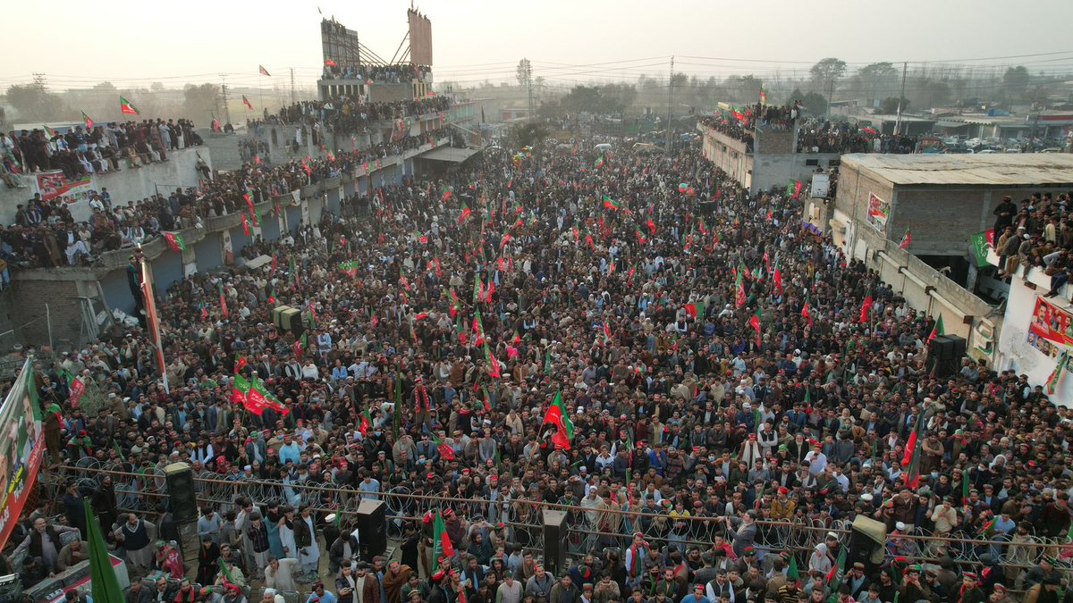 PTIofficial's tweet image. مالاکنڈ: درگئی میں تحریک انصاف کا ورکرز کنونشن جلسے کی شکل اختیار کر گیا۔ ہزاروں کی تعداد میں لوگ جلسہ گاہ میں موجود۔#فروری8_عوامی_ریفرنڈم

این اے 9: انتخابی نشان ریکٹ 
 پی کے 23: انتخابی نشان ڈولفن (مچھلی)
پی کے 24: انتخابی نشان گھڑیاں