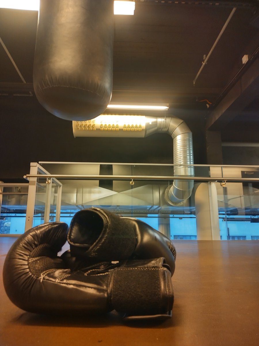 mtmalinen's tweet photo. My first #boxing training of this year (after a break of over a month). A short rope practice, some shadow boxing and end with some fun with the bag. 😁
A great sport! 🥊❤️
#Elixia https://t.co/v7Ti7svYAv