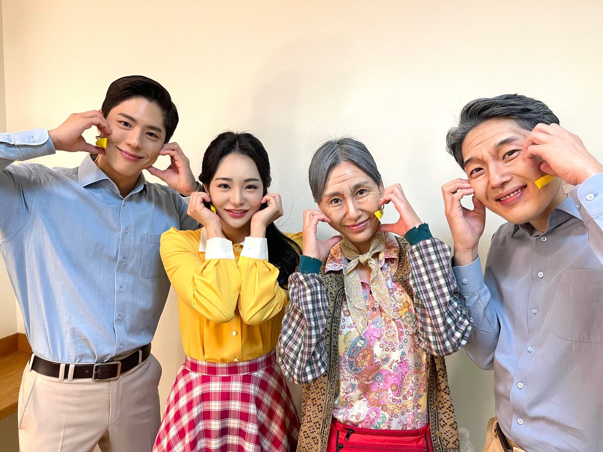 letmefly_m's tweet photo. [📻렛미플라이]

🌕다시 돌아간대도 난 여기
우리들의 렛미플라이와 함께할 거야🚀

#김도빈 #윤공주 #박보검 #임예진
🔭도빈남원, 공주선희, 보검남원, 예진정분의 울산 시간여행을 함께해 주셔서 감사합니다❤️

마지막 달탐사!!
그동안 렛미플라이를 사랑해주신 관객 여러분, 모두 감사합니다🫶 https://t.co/hfl65SrFWo