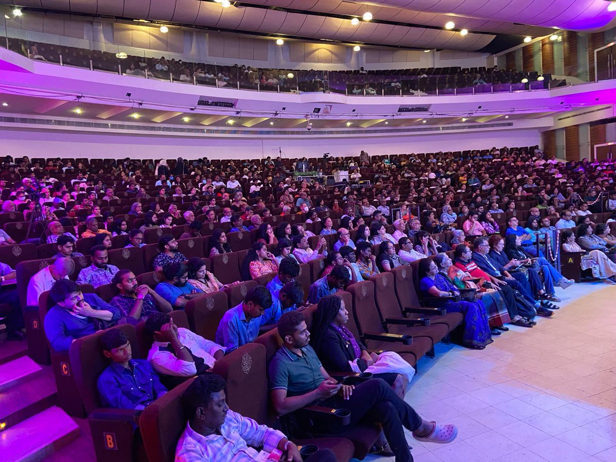 First event of my book tour for #AnUncommonLove today at the #Hindu #LitForLife in #chennai today. Thanks to the #Hindu for inviting me, and to all the readers who came and filled the auditorium and made the event so successful. @juggernautbooks @Chikisarkar